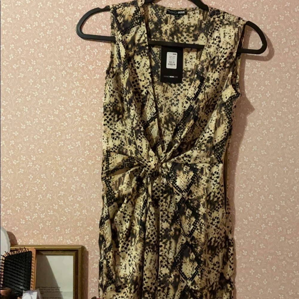 Cute printed mini dress, fits like a glove